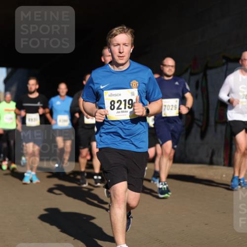 06.10.2024 - 19. swb-Marathon Bremen Michael Strokosch http://msf.ph/oto/7345346 06.10.2024 10:16:52 Laufen 2821, 8219, 7029, 768 meine-sportfotos.de