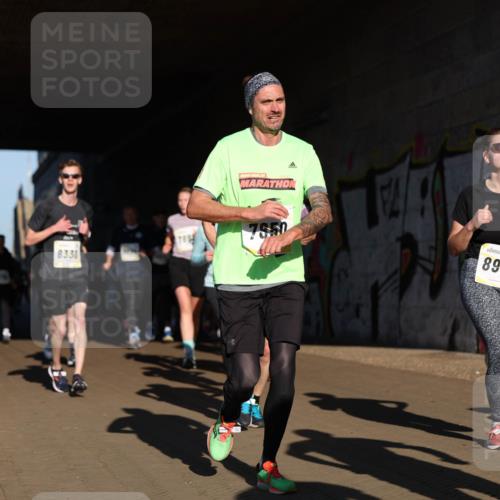 06.10.2024 - 19. swb-Marathon Bremen Michael Strokosch http://msf.ph/oto/7345362 06.10.2024 10:16:56 Laufen 8330, 7850, 8954 meine-sportfotos.de