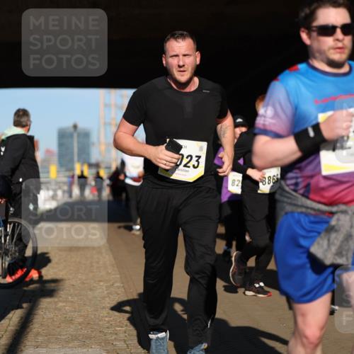 06.10.2024 - 19. swb-Marathon Bremen Michael Strokosch http://msf.ph/oto/7345387 06.10.2024 10:17:02 Laufen 23, 82, 8869, 213 meine-sportfotos.de