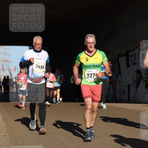 06.10.2024 - 19. swb-Marathon Bremen Michael Strokosch http://msf.ph/oto/7345406 06.10.2024 10:17:06 Laufen 7458, 3274, 8958 meine-sportfotos.de