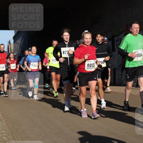 06.10.2024 - 19. swb-Marathon Bremen Michael Strokosch http://msf.ph/oto/7345772 06.10.2024 10:18:24 Laufen 882, 8339, 7495, 7502, 877, 9013, 790, 004 meine-sportfotos.de