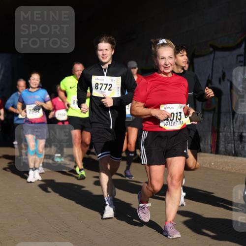 06.10.2024 - 19. swb-Marathon Bremen Michael Strokosch http://msf.ph/oto/7345778 06.10.2024 10:18:25 Laufen 8339, 7582, 7534, 8772, 013, 004 meine-sportfotos.de