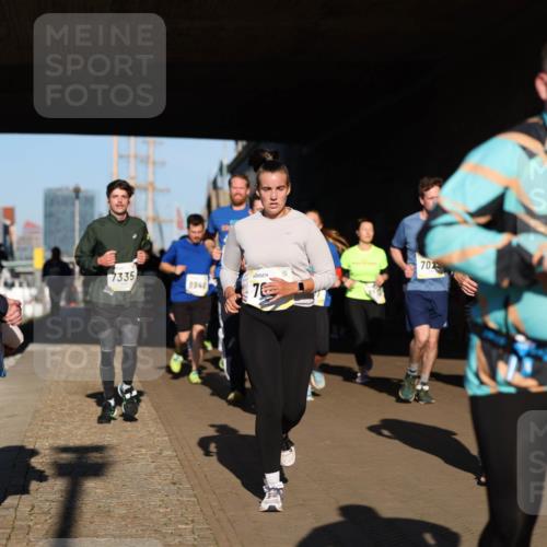 06.10.2024 - 19. swb-Marathon Bremen Michael Strokosch http://msf.ph/oto/7346424 06.10.2024 10:20:41 Laufen 7335, 8948, 70, 70, 89 meine-sportfotos.de