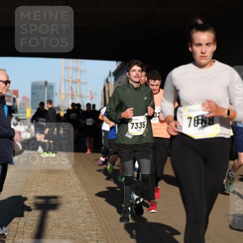 06.10.2024 - 19. swb-Marathon Bremen Michael Strokosch http://msf.ph/oto/7346427 06.10.2024 10:20:43 Laufen 7335, 7068, 024, 02 meine-sportfotos.de
