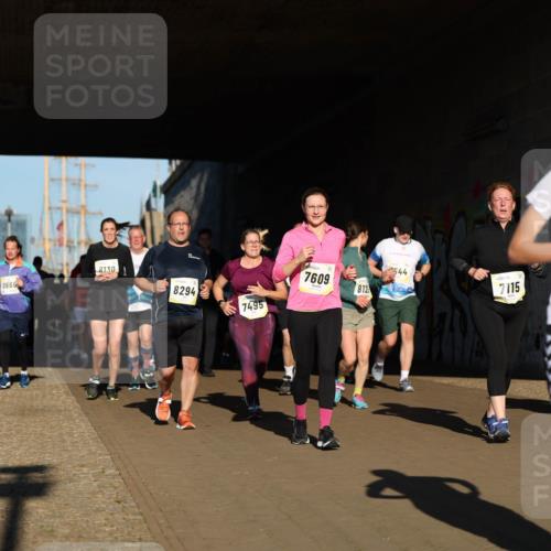 06.10.2024 - 19. swb-Marathon Bremen Michael Strokosch http://msf.ph/oto/7346441 06.10.2024 10:20:48 Laufen 8130, 544, 7609, 0666, 8294, 812, 7115, 7495, 8862, 10 meine-sportfotos.de