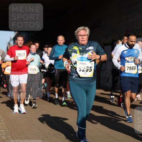06.10.2024 - 19. swb-Marathon Bremen Michael Strokosch http://msf.ph/oto/7346485 06.10.2024 10:20:55 Laufen 7773, 7527, 7846, 7908, 8295, 7960 meine-sportfotos.de