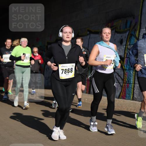 06.10.2024 - 19. swb-Marathon Bremen Michael Strokosch http://msf.ph/oto/7346900 06.10.2024 10:22:14 Laufen 590, 859, 7868, 10, 7512 meine-sportfotos.de