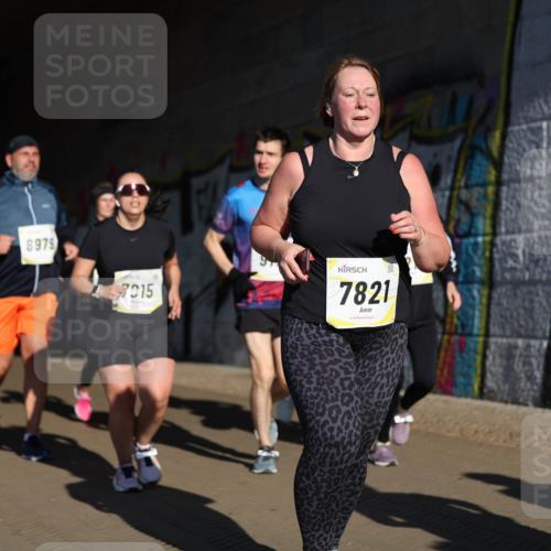 06.10.2024 - 19. swb-Marathon Bremen Michael Strokosch http://msf.ph/oto/7347112 06.10.2024 10:23:06 Laufen 8490, 8979, 015, 7821 meine-sportfotos.de