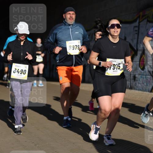 06.10.2024 - 19. swb-Marathon Bremen Michael Strokosch http://msf.ph/oto/7347119 06.10.2024 10:23:07 Laufen 8243, 8490, 8979, 9094, 19, 2124, 7915, 9113 meine-sportfotos.de
