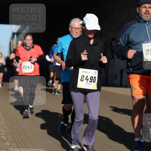 06.10.2024 - 19. swb-Marathon Bremen Michael Strokosch http://msf.ph/oto/7347122 06.10.2024 10:23:08 Laufen 8243, 8490, 3979, 7145 meine-sportfotos.de