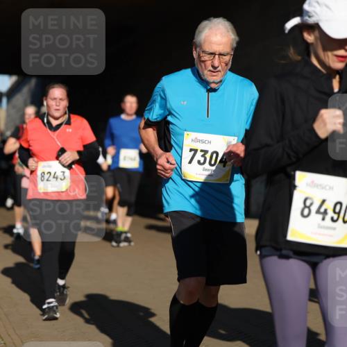 06.10.2024 - 19. swb-Marathon Bremen Michael Strokosch http://msf.ph/oto/7347127 06.10.2024 10:23:09 Laufen 8243, 7304, 8490 meine-sportfotos.de