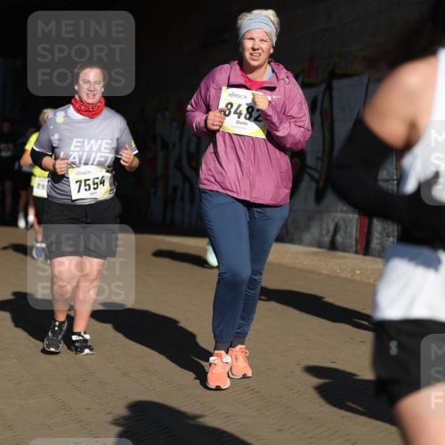 06.10.2024 - 19. swb-Marathon Bremen Michael Strokosch http://msf.ph/oto/7347215 06.10.2024 10:23:30 Laufen 75, 7554, 3482, 7712 meine-sportfotos.de