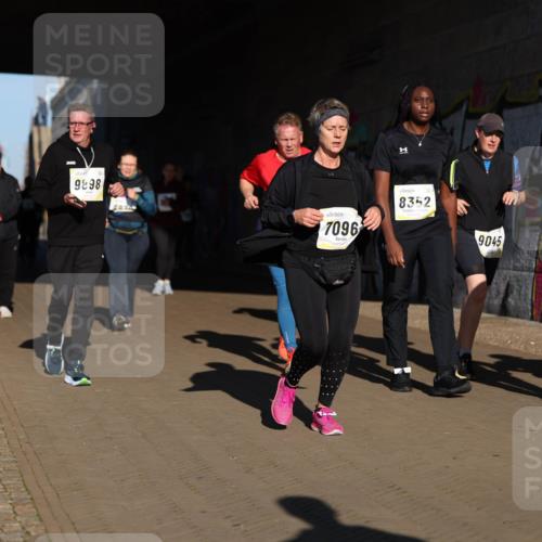 06.10.2024 - 19. swb-Marathon Bremen Michael Strokosch http://msf.ph/oto/7347342 06.10.2024 10:24:28 Laufen 9898, 7096, 8352, 9045 meine-sportfotos.de