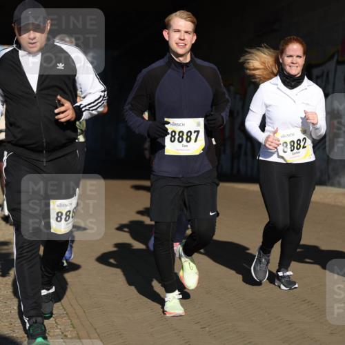 06.10.2024 - 19. swb-Marathon Bremen Michael Strokosch http://msf.ph/oto/7347498 06.10.2024 10:25:15 Laufen 88, 8887, 8882 meine-sportfotos.de