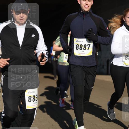 06.10.2024 - 19. swb-Marathon Bremen Michael Strokosch http://msf.ph/oto/7347501 06.10.2024 10:25:15 Laufen 888, 8, 8887, 8882 meine-sportfotos.de