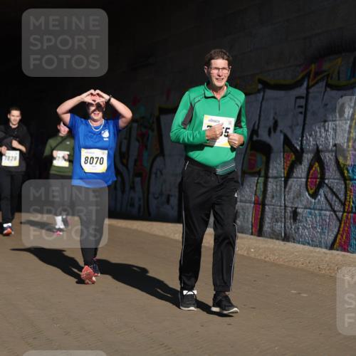 06.10.2024 - 19. swb-Marathon Bremen Michael Strokosch http://msf.ph/oto/7347571 06.10.2024 10:25:39 Laufen 7828, 8070, 15 meine-sportfotos.de