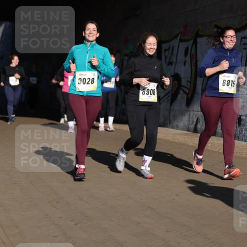 06.10.2024 - 19. swb-Marathon Bremen Michael Strokosch http://msf.ph/oto/7347729 06.10.2024 10:26:19 Laufen 3028, 8908, 8815 meine-sportfotos.de