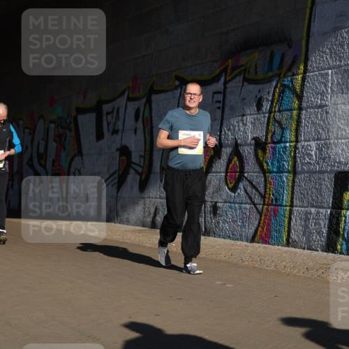 06.10.2024 - 19. swb-Marathon Bremen Michael Strokosch http://msf.ph/oto/7347765 06.10.2024 10:26:27 Laufen 73 meine-sportfotos.de