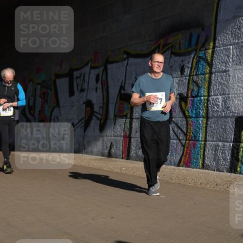 06.10.2024 - 19. swb-Marathon Bremen Michael Strokosch http://msf.ph/oto/7347770 06.10.2024 10:26:28 Laufen 815 meine-sportfotos.de