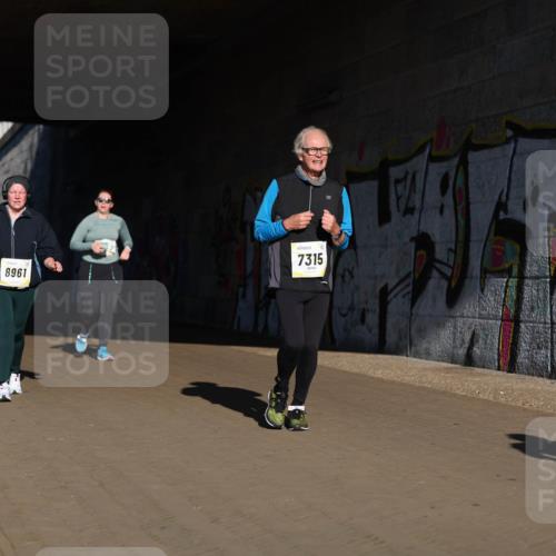 06.10.2024 - 19. swb-Marathon Bremen Michael Strokosch http://msf.ph/oto/7347778 06.10.2024 10:26:29 Laufen 8961, 7315 meine-sportfotos.de
