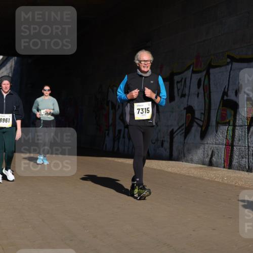 06.10.2024 - 19. swb-Marathon Bremen Michael Strokosch http://msf.ph/oto/7347780 06.10.2024 10:26:29 Laufen 8961, 7315 meine-sportfotos.de