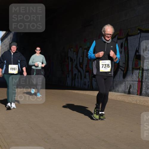 06.10.2024 - 19. swb-Marathon Bremen Michael Strokosch http://msf.ph/oto/7347785 06.10.2024 10:26:30 Laufen 8961, 7315 meine-sportfotos.de