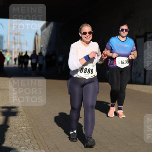 06.10.2024 - 19. swb-Marathon Bremen Michael Strokosch http://msf.ph/oto/7347805 06.10.2024 10:26:53 Laufen 8888, 8163 meine-sportfotos.de