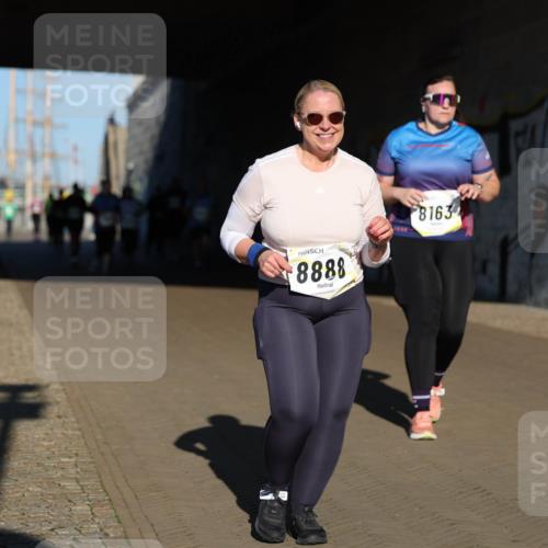 06.10.2024 - 19. swb-Marathon Bremen Michael Strokosch http://msf.ph/oto/7347809 06.10.2024 10:26:53 Laufen 8888, 8163 meine-sportfotos.de