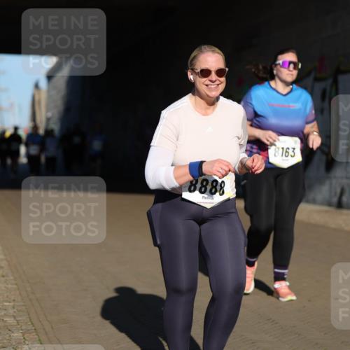 06.10.2024 - 19. swb-Marathon Bremen Michael Strokosch http://msf.ph/oto/7347814 06.10.2024 10:26:53 Laufen 8888, 8163 meine-sportfotos.de