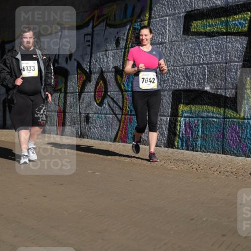 06.10.2024 - 19. swb-Marathon Bremen Michael Strokosch http://msf.ph/oto/7347915 06.10.2024 10:27:12 Laufen 7192, 8133, 7642 meine-sportfotos.de