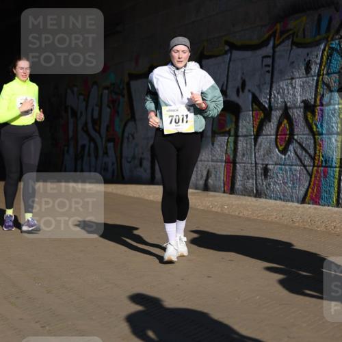 06.10.2024 - 19. swb-Marathon Bremen Michael Strokosch http://msf.ph/oto/7347934 06.10.2024 10:27:15 Laufen 7801, 7011 meine-sportfotos.de