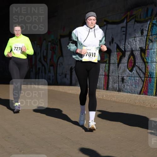 06.10.2024 - 19. swb-Marathon Bremen Michael Strokosch http://msf.ph/oto/7347938 06.10.2024 10:27:15 Laufen 7276, 7011 meine-sportfotos.de