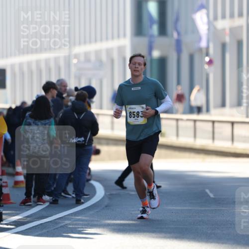 06.10.2024 - 19. swb-Marathon Bremen Michael Strokosch http://msf.ph/oto/7348035 06.10.2024 10:34:27 Laufen 8583 meine-sportfotos.de