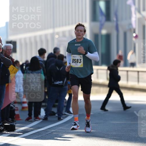 06.10.2024 - 19. swb-Marathon Bremen Michael Strokosch http://msf.ph/oto/7348041 06.10.2024 10:34:27 Laufen 8583 meine-sportfotos.de