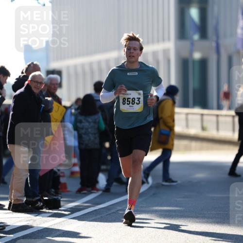 06.10.2024 - 19. swb-Marathon Bremen Michael Strokosch http://msf.ph/oto/7348048 06.10.2024 10:34:28 Laufen 8583 meine-sportfotos.de