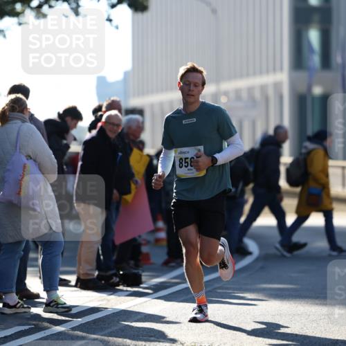 06.10.2024 - 19. swb-Marathon Bremen Michael Strokosch http://msf.ph/oto/7348054 06.10.2024 10:34:28 Laufen 858 meine-sportfotos.de