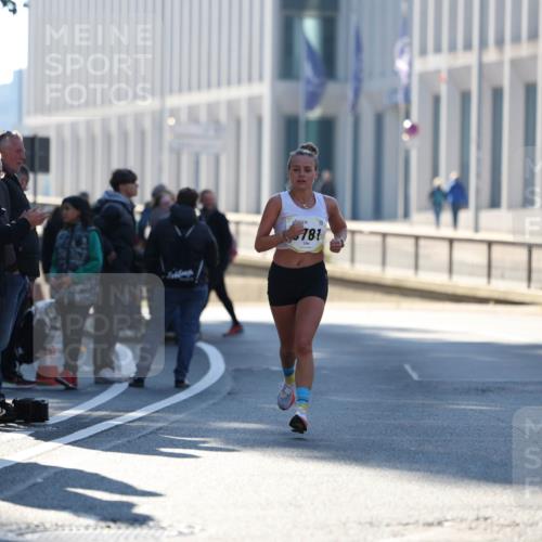 06.10.2024 - 19. swb-Marathon Bremen Michael Strokosch http://msf.ph/oto/7348071 06.10.2024 10:35:00 Laufen 781 meine-sportfotos.de