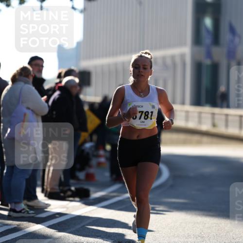 06.10.2024 - 19. swb-Marathon Bremen Michael Strokosch http://msf.ph/oto/7348087 06.10.2024 10:35:02 Laufen 5781 meine-sportfotos.de