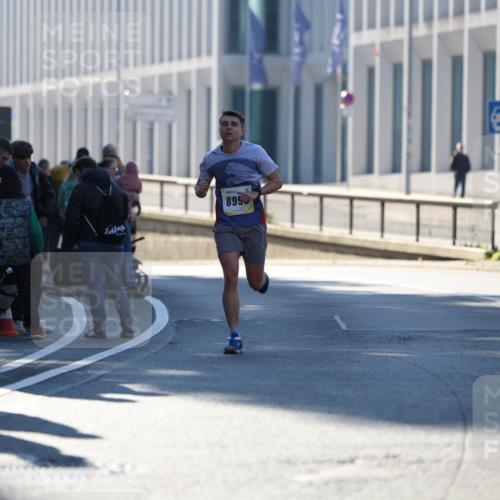 06.10.2024 - 19. swb-Marathon Bremen Michael Strokosch http://msf.ph/oto/7348106 06.10.2024 10:35:12 Laufen 8950 meine-sportfotos.de