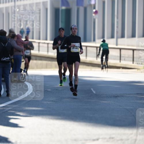 06.10.2024 - 19. swb-Marathon Bremen Michael Strokosch http://msf.ph/oto/7348116 06.10.2024 10:35:19 Laufen 9122 meine-sportfotos.de