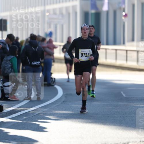 06.10.2024 - 19. swb-Marathon Bremen Michael Strokosch http://msf.ph/oto/7348124 06.10.2024 10:35:21 Laufen 9122 meine-sportfotos.de