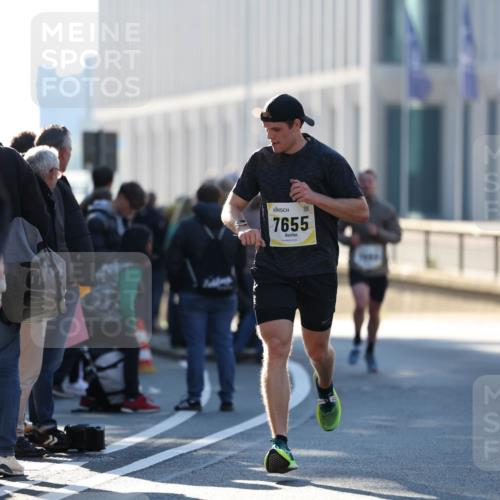 06.10.2024 - 19. swb-Marathon Bremen Michael Strokosch http://msf.ph/oto/7348151 06.10.2024 10:35:23 Laufen 9121, 7655 meine-sportfotos.de