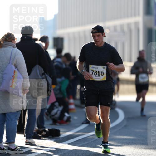 06.10.2024 - 19. swb-Marathon Bremen Michael Strokosch http://msf.ph/oto/7348156 06.10.2024 10:35:24 Laufen 7655 meine-sportfotos.de