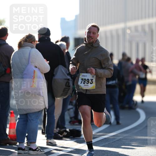 06.10.2024 - 19. swb-Marathon Bremen Michael Strokosch http://msf.ph/oto/7348198 06.10.2024 10:35:28 Laufen 7993 meine-sportfotos.de