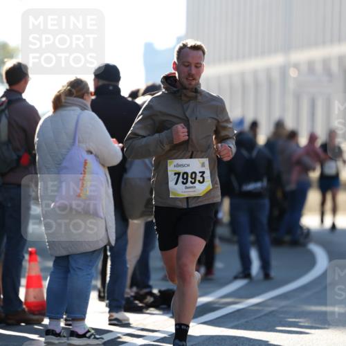 06.10.2024 - 19. swb-Marathon Bremen Michael Strokosch http://msf.ph/oto/7348200 06.10.2024 10:35:29 Laufen 7993 meine-sportfotos.de