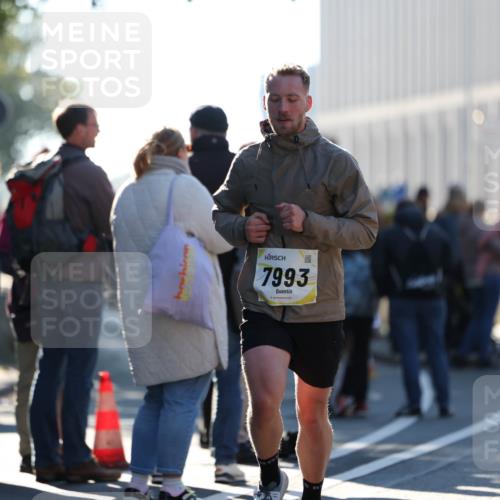 06.10.2024 - 19. swb-Marathon Bremen Michael Strokosch http://msf.ph/oto/7348202 06.10.2024 10:35:29 Laufen 7993 meine-sportfotos.de