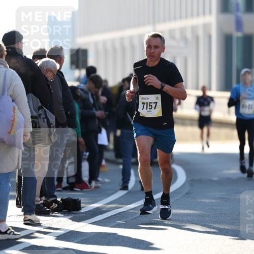 06.10.2024 - 19. swb-Marathon Bremen Michael Strokosch http://msf.ph/oto/7348246 06.10.2024 10:35:37 Laufen 7157 meine-sportfotos.de