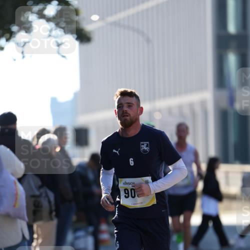 06.10.2024 - 19. swb-Marathon Bremen Michael Strokosch http://msf.ph/oto/7348278 06.10.2024 10:35:46 Laufen 90 meine-sportfotos.de