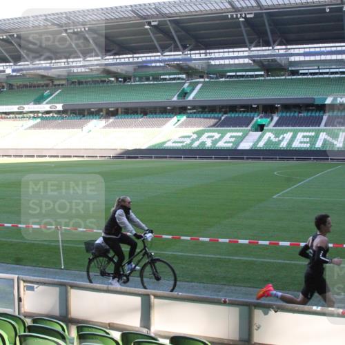 06.10.2024 - 19. swb-Marathon Bremen Yannick Fuchs http://msf.ph/oto/7348759 06.10.2024 10:14:49 Laufen im Stadion 41, 8350, 8667 meine-sportfotos.de