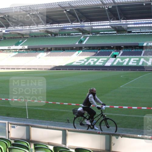 06.10.2024 - 19. swb-Marathon Bremen Yannick Fuchs http://msf.ph/oto/7348765 06.10.2024 10:14:49 Laufen im Stadion 41, 8350, 8667 meine-sportfotos.de